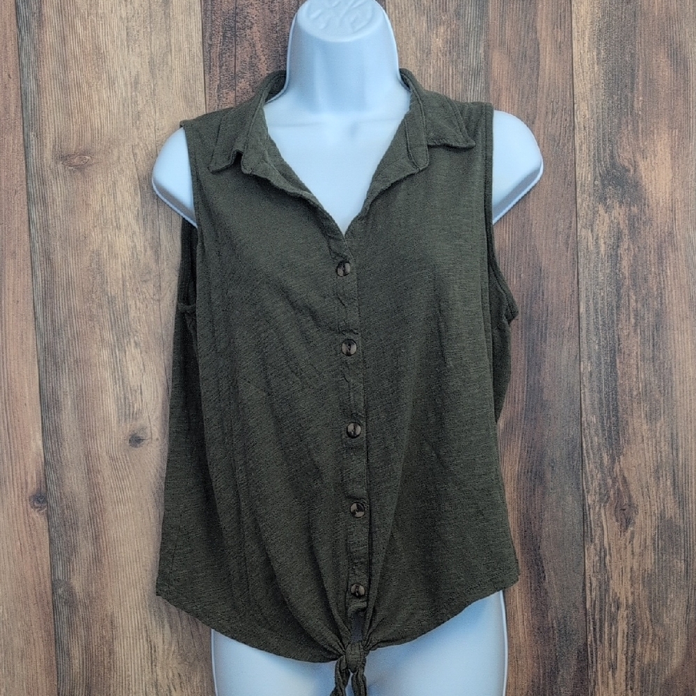 Time and Tru Dark Green Sleeveless Button-Down Shirt L